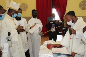 Arcebispo do Lubango reinaugura Sé catedral e confere posse ao seu novo pároco