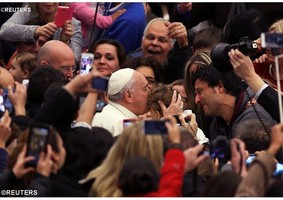 Papa na audiência geral: pais ausentes, graves consequências