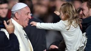 A Eucaristia leva-nos a olhar os outros como irmãos: Papa Francisco na audiência geral 