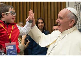 Papa encontra-se com agentes da pastoral da Saúde