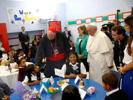 Papa convida crianças imigrantes a sonhar
