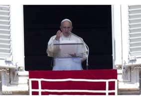 “ É escândalo quem se diz muito católico e não vive a fé” Papa Francisco no Angelus