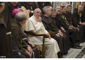 Papa desafia franciscanos a manter «pobreza»