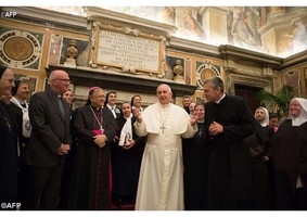 Papa condena perseguições contra cristãos na terra Santa