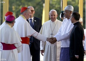 Papa encerra viagem a Mianmar, após novo apelo ao respeito pelos direitos humanos