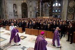 Papa reza com parlamentares italianos e diz: “abrir o coração ao senhor e evitar a corrupção” 