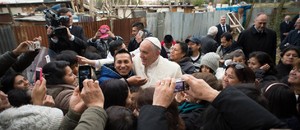 Papa desafia todos, católicos ou não, ao «serviço concreto» e partilha de bens em favor dos pobres