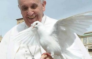 Papa recebe prémio internacional «Carlos Magno» pela paz de 2016