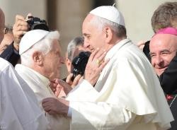 A velhice é um tempo de graça: Papa Francisco encontrando os idosos 
