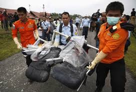 Equipas de resgate encontram cauda do avião da AirAsia