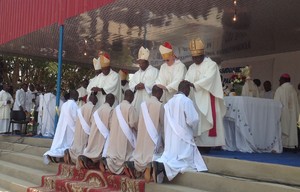 Nos 75 Anos da Arquidiocese Huambo ganha 6 servidores da vinha do senhor