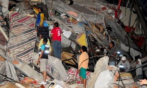 Após terramoto com 235 mortos Equador declara estado de emergência
