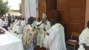 Paróquia da boa nova em Viana passa a administração de sacerdotes do clero secular