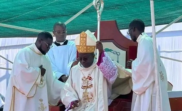 D. Binga manifesta desejo de consagrar a Diocese da Ganda como nova família do povo Deus