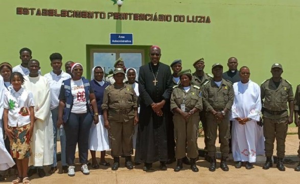 Com mensagem de fé e esperança, Arcebispo de Saurimo celebra 1º dia do ano na cadeia do Luzia