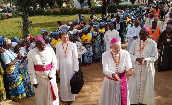 Núncio apostólico participa no simpósio teológico do jubileu da diocese do Uíge