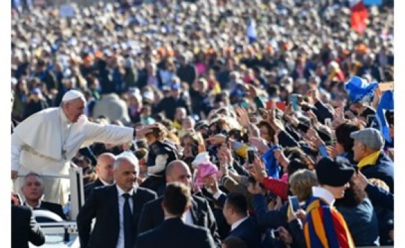 Papa aponta o diálogo para humanizar as relações