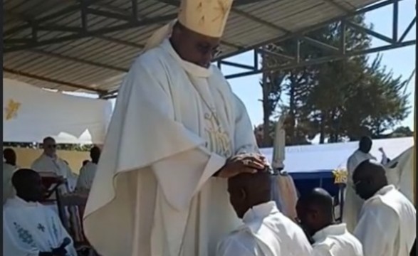 “A Oração é o alimento do sacerdote” Dom Belmiro aos recém ordenados