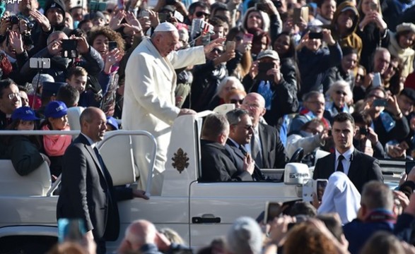 Papa Francisco pregou sobre mais uma obra de misericórdia