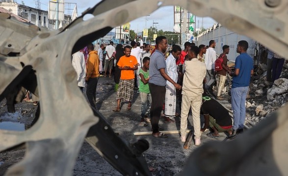 Número de mortos no atentado de Mogadíscio sobe para 32