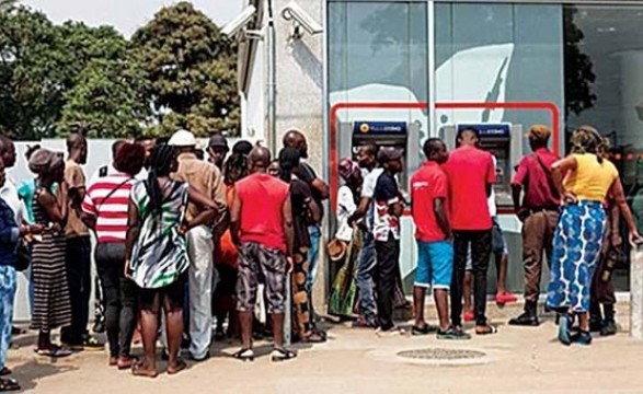 ATMS em Luanda registam escassez de dinheiro