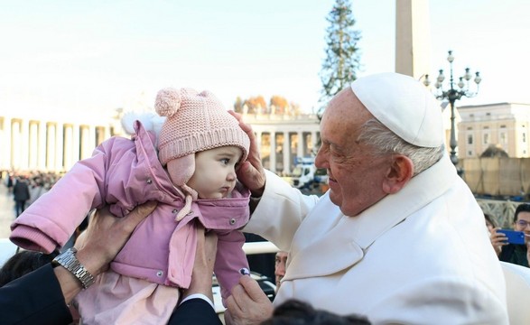 Papa: anunciar o Evangelho com humildade e oração, não pregar sobre si mesmo