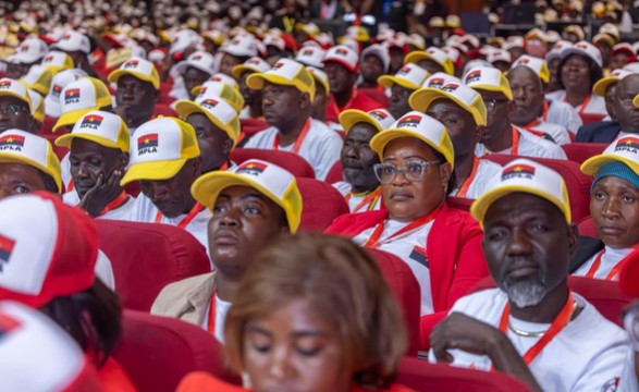 Na auscultação aos CAPS, presidente do MPLA acusa oposição