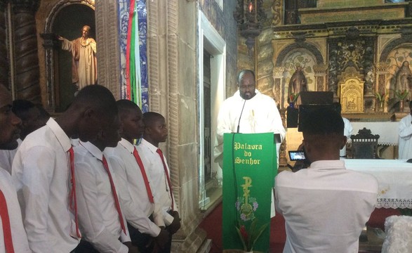 Paróquia do Carmo em festa recebe visita pastoral do Bispo auxiliar de Luanda