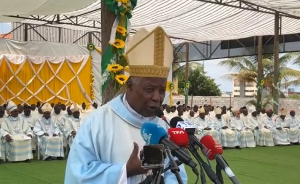 Homem de luz e paz, qualidades que definem Dom Alexandre Cardeal do Nascimento homenageado pela igreja angolana