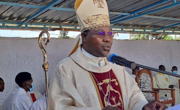 Arcebispo do Huambo apela cristãos livrar-se do fanatismo que escraviza e promove a injustiça