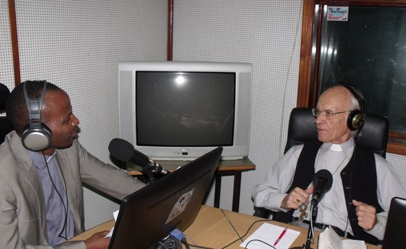 Discurso Directo: Padre Quintino Kandandji conversou com o Bispo emérito do Uíge Dom Francisco da Mata Mourisca.