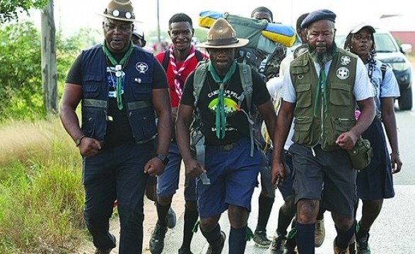 Rezar pelas famílias motivou caminhada de escuteiros de Luanda a Huíla