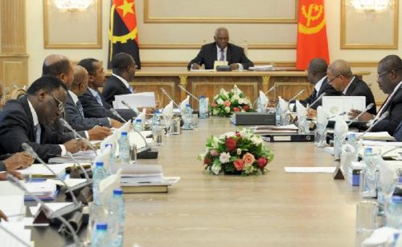 Angola com Gestão orçamental positiva