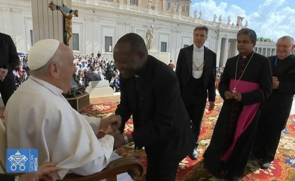 D. Vicente Sanonbo encontra-se com Papa