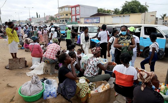 Quadra festiva 2024 em meio a dificuldades cidadãos em Luanda relatam fome