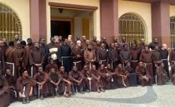 Frades Menores Capuchinhos em Angola refletem sobre a economia fraterna