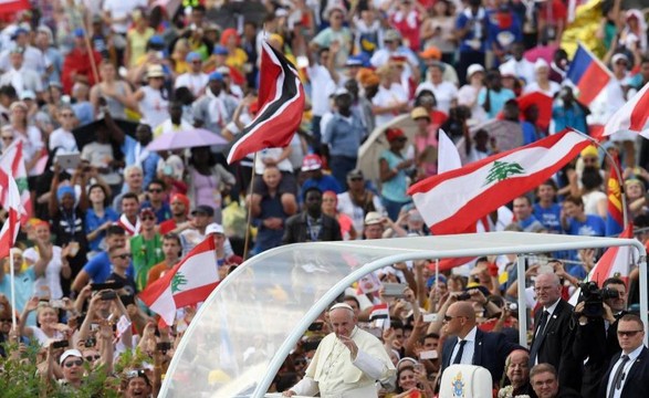 Papa conclui viagem à Polónia, após festa com jovens católicos e silêncio em Auschwitz