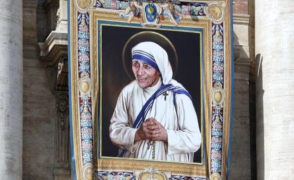 Papa elogia Madre Teresa e condena “grave pecado” de ignorar sofrimento alheio