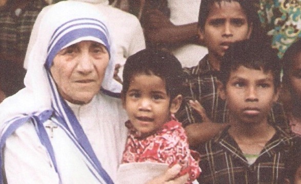 Madre Teresa de Calcutá vai ser canonizada em 2016