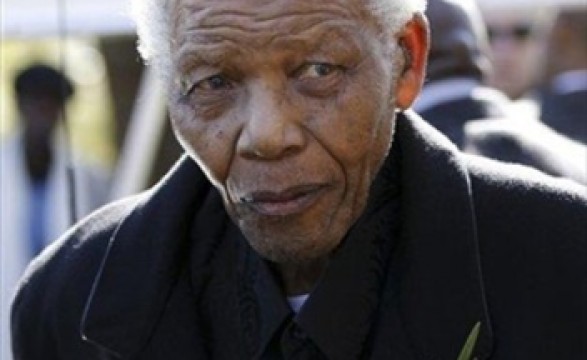 Mandela hospitalizado para fazer exames