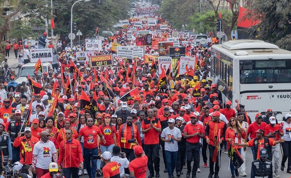 Na marcha de apoio a João Lourenço, secretário-geral do MPLA diz que o seu partido não está dividido