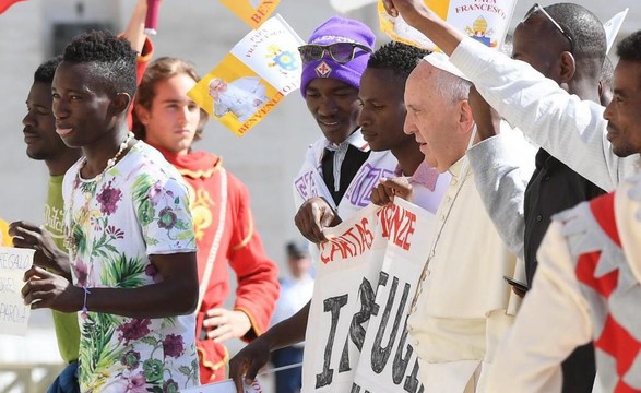 Grupo de refugiados acompanhou Papa na audiência geral