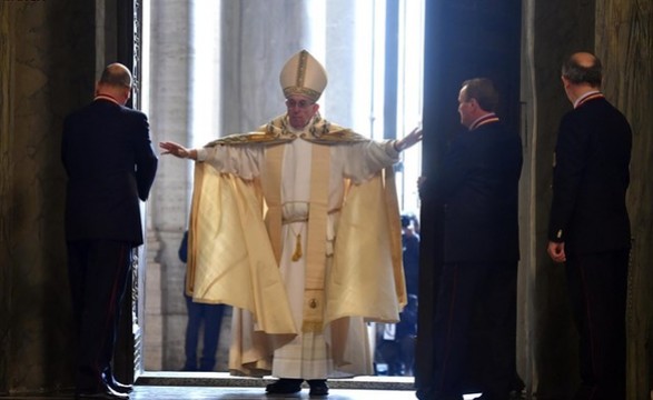 Papa abre a Porta Santa: começa o Jubileu da Misericórdia