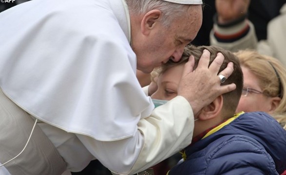 Papa rejeita uso do nome de Deus para justificar violência