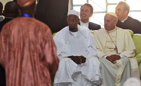 Papa discursou na mesquita central de Bangui contra a violência «em nome de Deus»