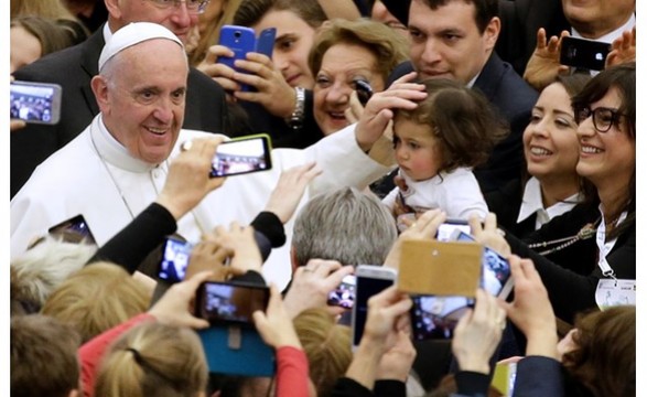 O homem está acima do mercado recorda o papa Francisco aos empresários