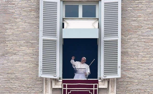 A paz deve ser cultivada por nós, conquistada, diz o Papa no Angelus