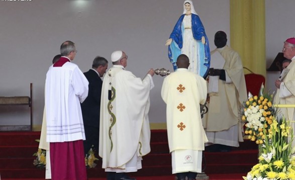 Papa na Missa em Nairobi: não ao materialismo e indiferença