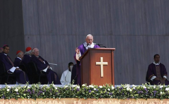 Papa Francisco denúncia “traficantes da morte”