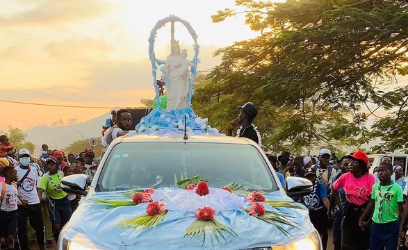 Santuário Nossa Senhora Maria Auxiliadora encerra peregrinação